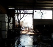 Bomberos controlan incendio en depósito de Fernando de la Mora - Paraguay.com