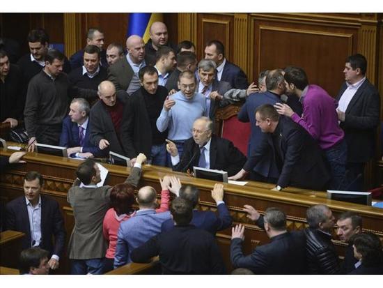 Ucrania aplaza formación de nuevo Gobierno